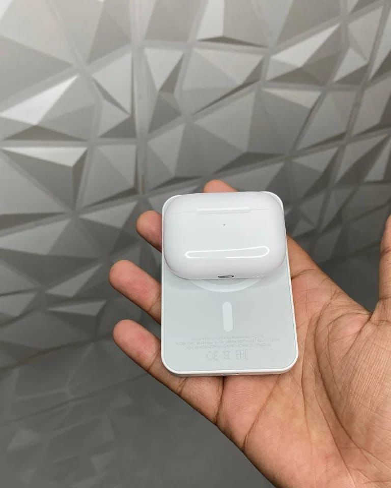 Apple Airpods Pro 2nd Generation+ transparent case+Apple Magsafe Powerbank