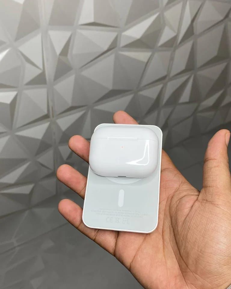 Apple Airpods Pro 2nd Generation+ transparent case+Apple Magsafe Powerbank